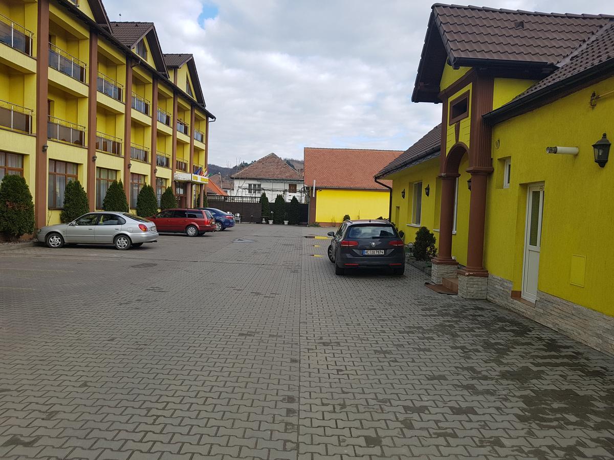 Hotel Edelweiss Medias Exterior photo